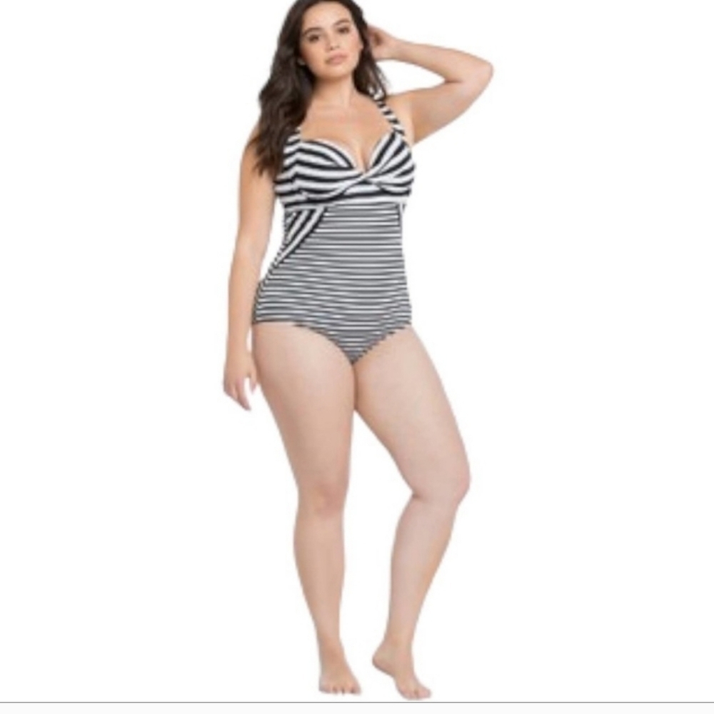 Torrid Striped One-piece Swimsuit 3 3X Black White Underwire Padded Bra